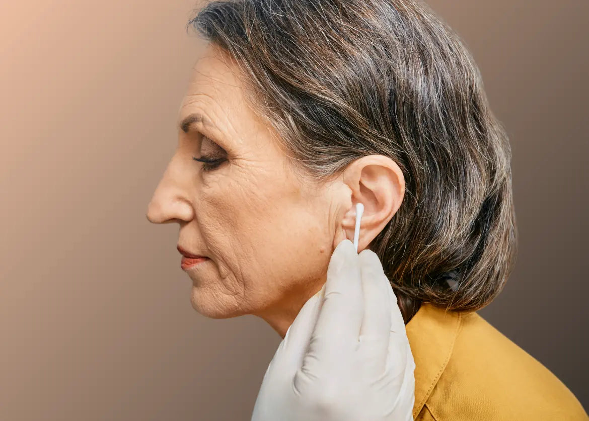 Bouchons de cérumen: causes et solutions
