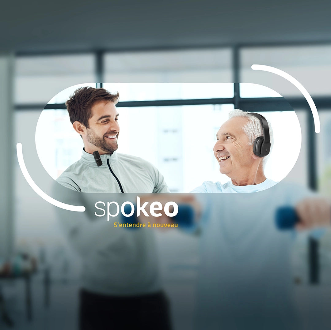 Amplificateur d'écoute Spokeo utilisé par un professionnel de santé pour rétablir la communication avec son patient malentendant.